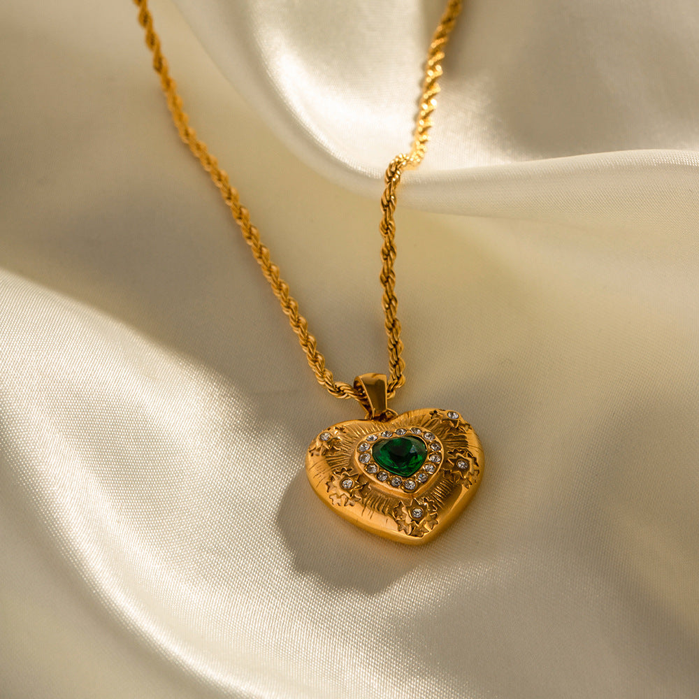 Hand-inlaid Emerald Zircon Heart-shaped Pendant