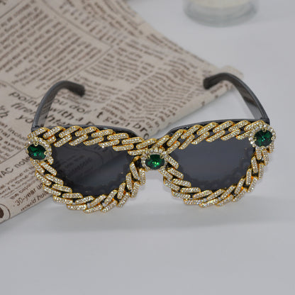 New Cat Eye Frame With Diamond Personality Fashion Street Shooting Ladies Glasses