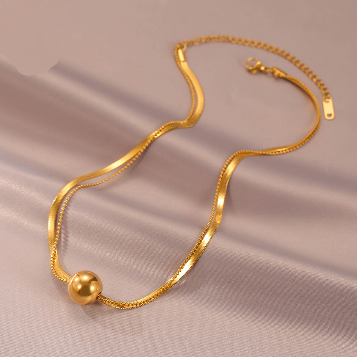 Golden Temperament And High-end Clavicle Chain