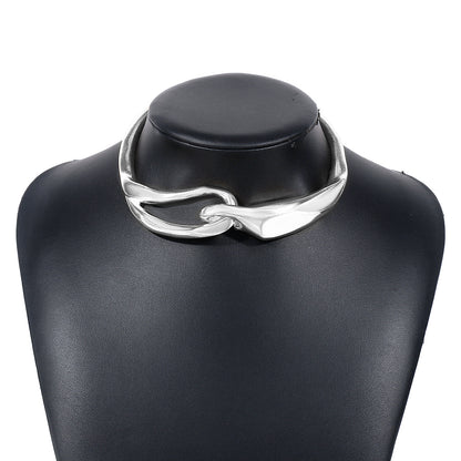 Exaggerated Metallic Three-dimensional Buckle Necklace