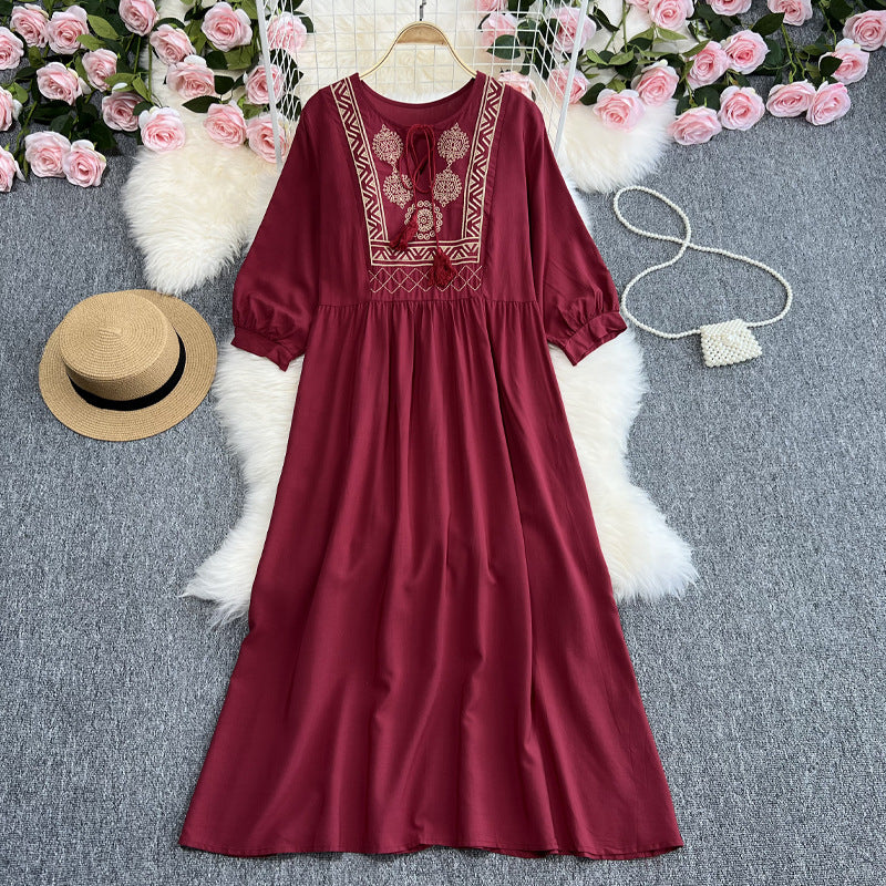 Waist-tight Elegant Embroidery Round Neck Dress