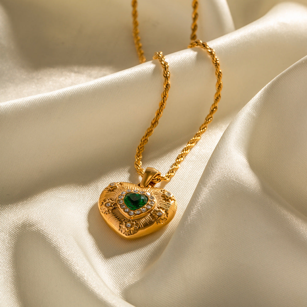 Hand-inlaid Emerald Zircon Heart-shaped Pendant